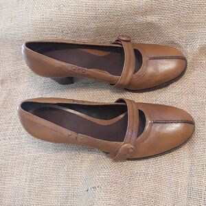 Nwot Aerosoles 8 1/2 B Leather High Heels